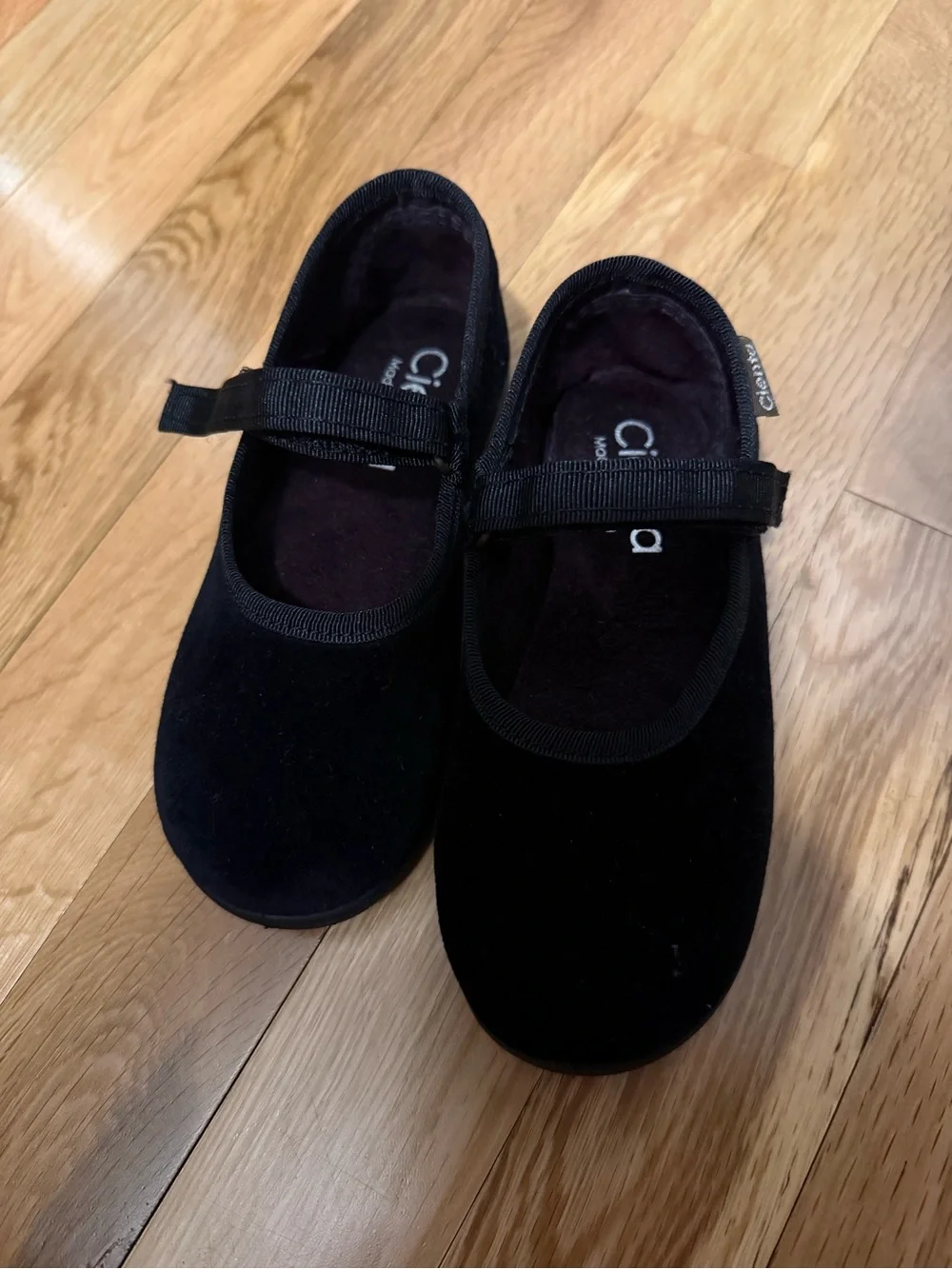Cienta Kids Black Velvet Mary Jane Flats size 27 (10)